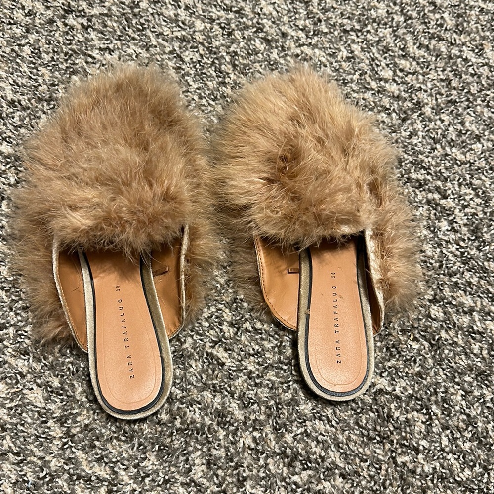Faux fur slides